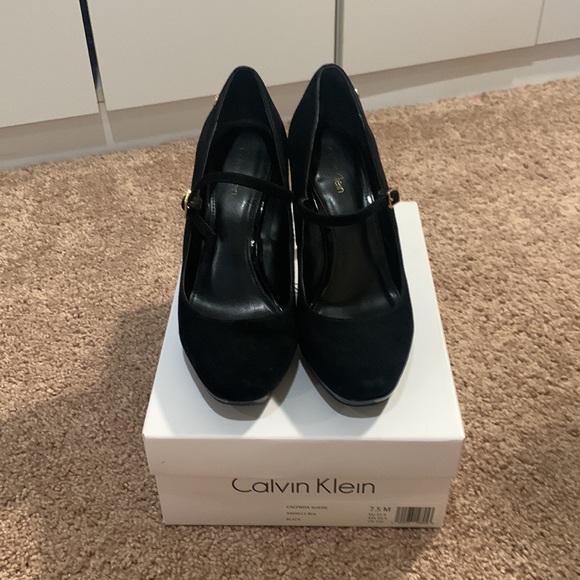 Excellent used condition suede heels - Picture 2 of 3